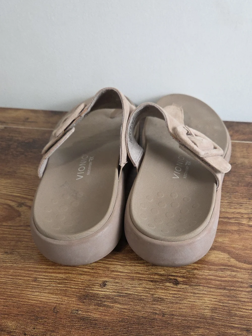 Vionic color tan